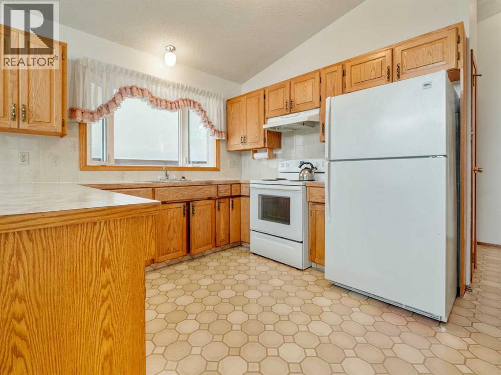 5906 55 Street, Taber, Alberta  T1G 1K3 - Photo 5 - A2264587