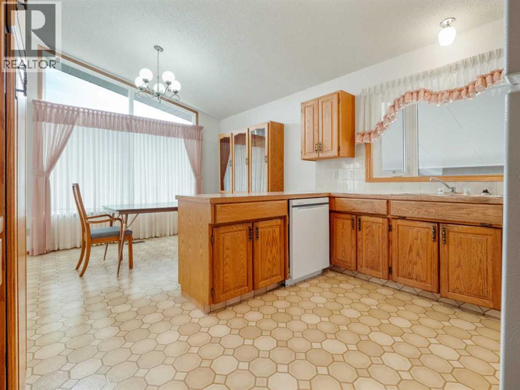 5906 55 Street, Taber, Alberta  T1G 1K3 - Photo 4 - A2264587