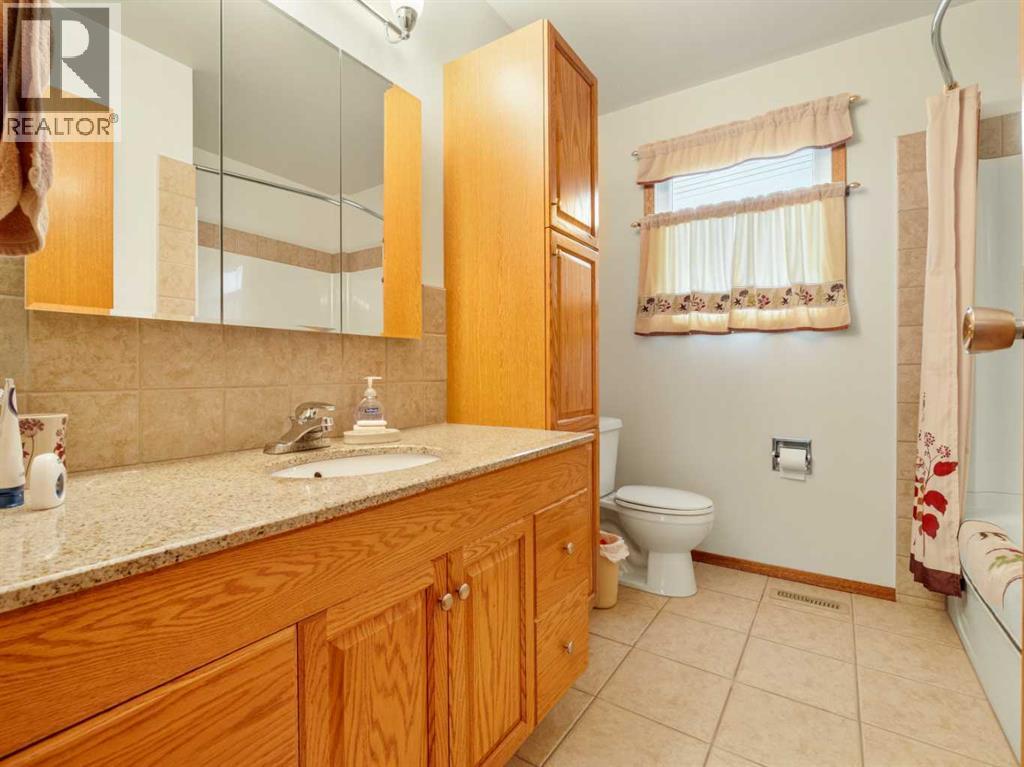 5906 55 Street, Taber, Alberta  T1G 1K3 - Photo 22 - A2264587