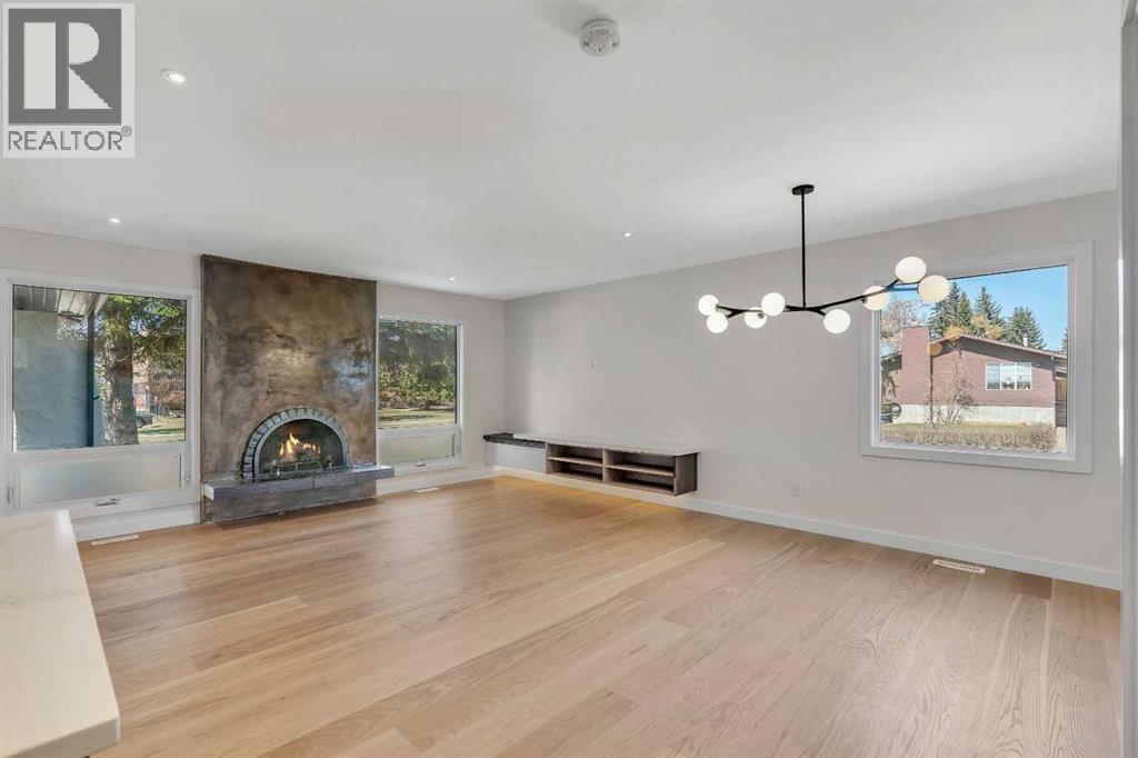 10704 Oakfield Drive Sw, Calgary, Alberta T2W 2C9 - Photo 4 - A2242097