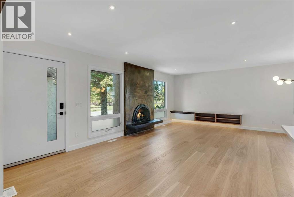 10704 Oakfield Drive Sw, Calgary, Alberta T2W 2C9 - Photo 3 - A2242097