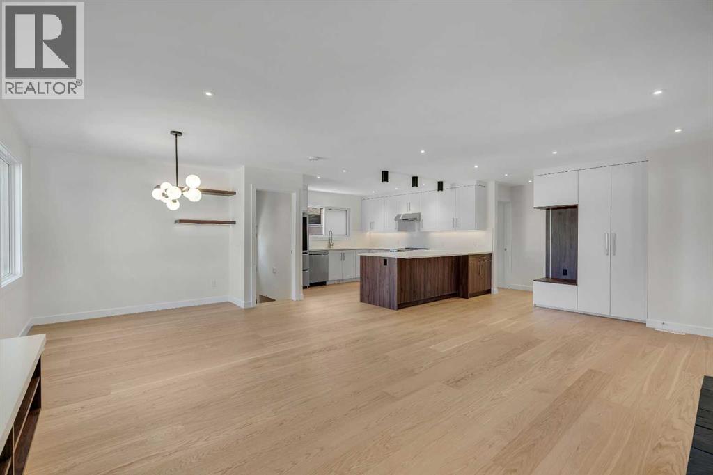 10704 Oakfield Drive Sw, Calgary, Alberta T2W 2C9 - Photo 5 - A2242097