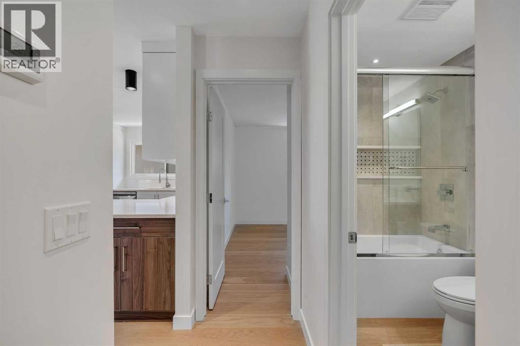 10704 Oakfield Drive Sw, Calgary, Alberta T2W 2C9 - Photo 18 - A2242097