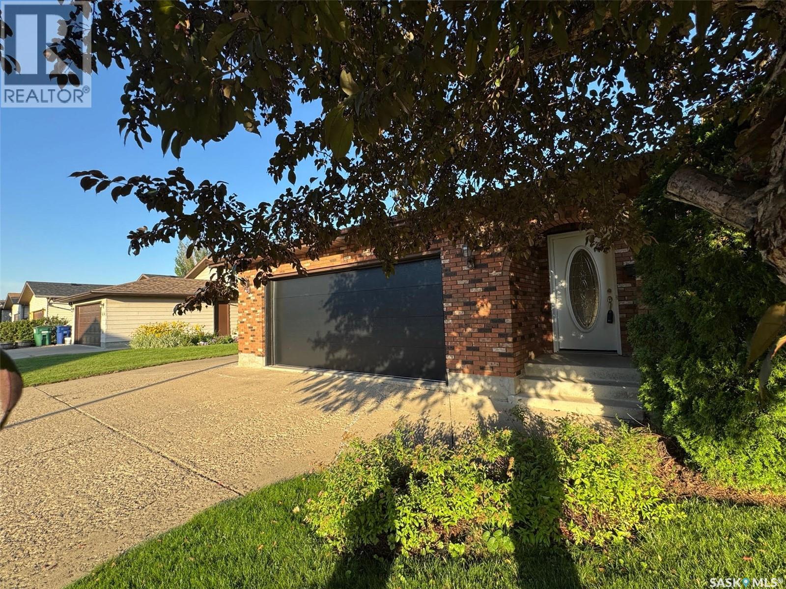 418 Emerald Crescent, Saskatoon, Saskatchewan  S7J 4L3 - Photo 2 - SK022244