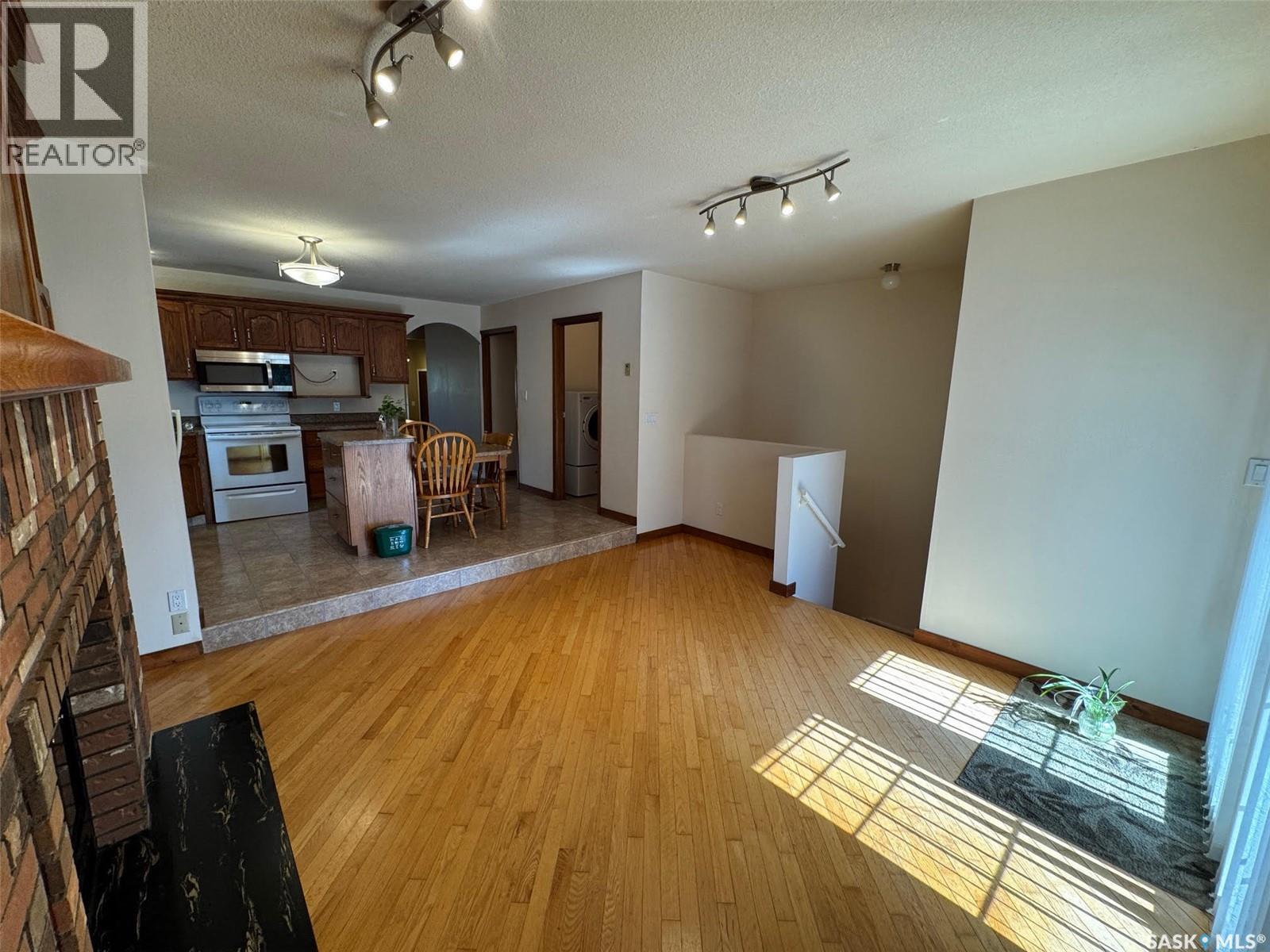 418 Emerald Crescent, Saskatoon, Saskatchewan  S7J 4L3 - Photo 3 - SK022244