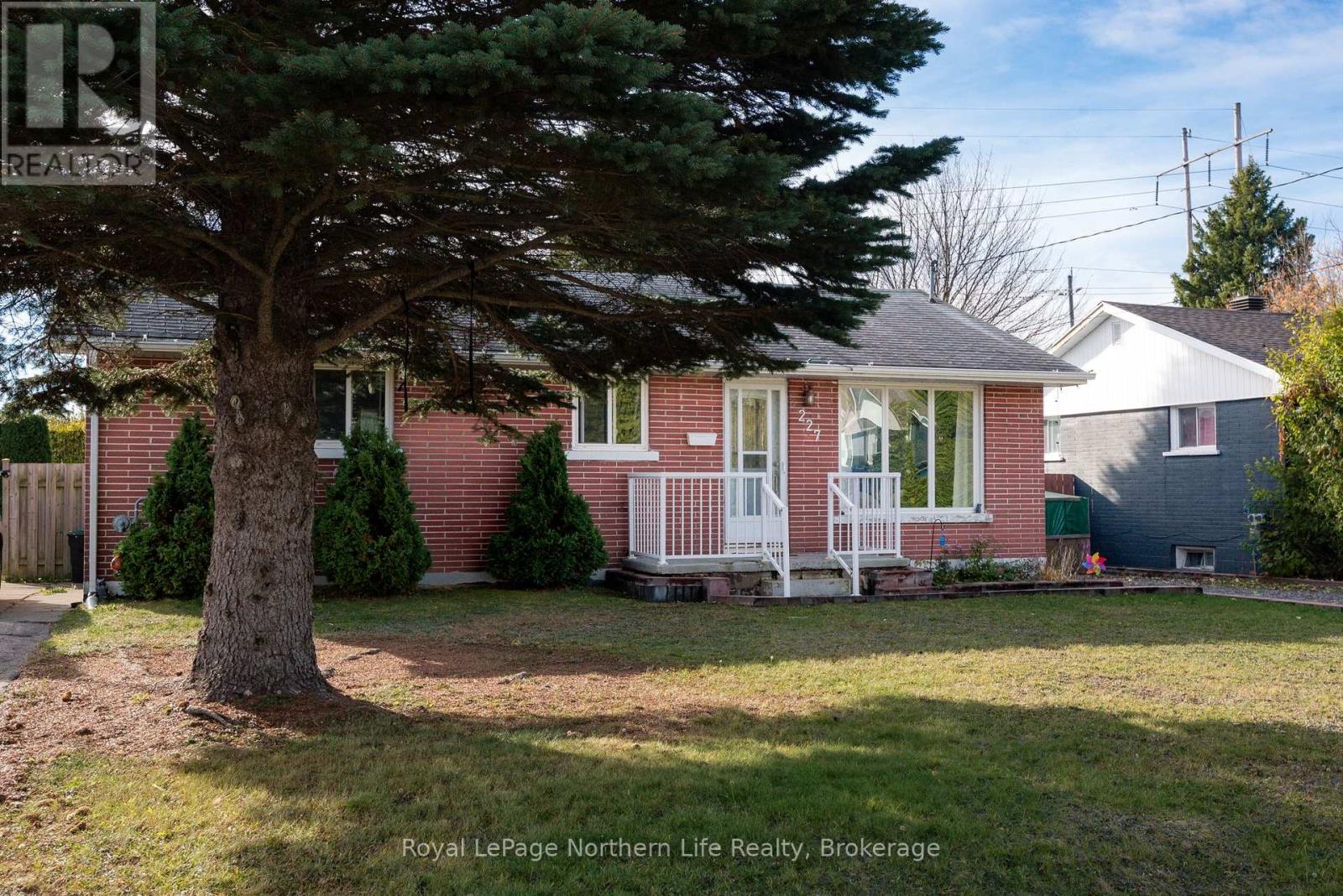 227 Terrace Lawn Drive, North Bay (Widdifield), Ontario  P1B 7P5 - Photo 3 - X12502876