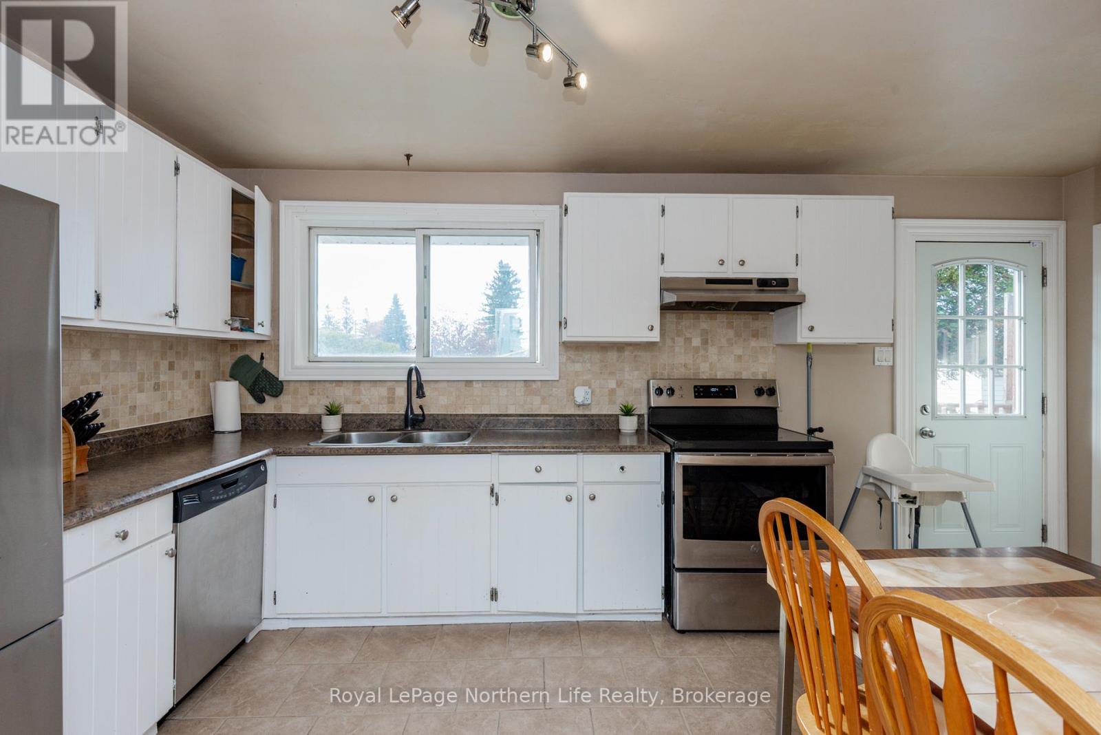 227 Terrace Lawn Drive, North Bay (Widdifield), Ontario  P1B 7P5 - Photo 8 - X12502876