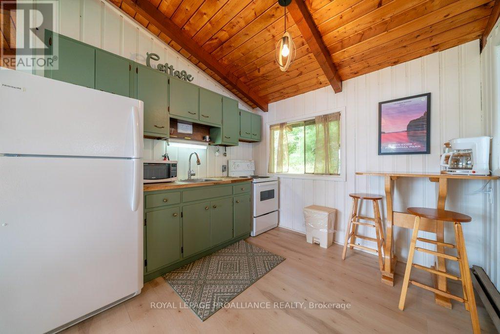 1056 A Glass Lane, North Frontenac, Ontario  K0H 1J0 - Photo 21 - X12300963