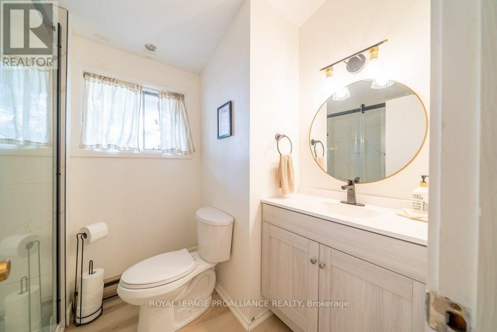 1056 A Glass Lane, North Frontenac, Ontario  K0H 1J0 - Photo 33 - X12300963