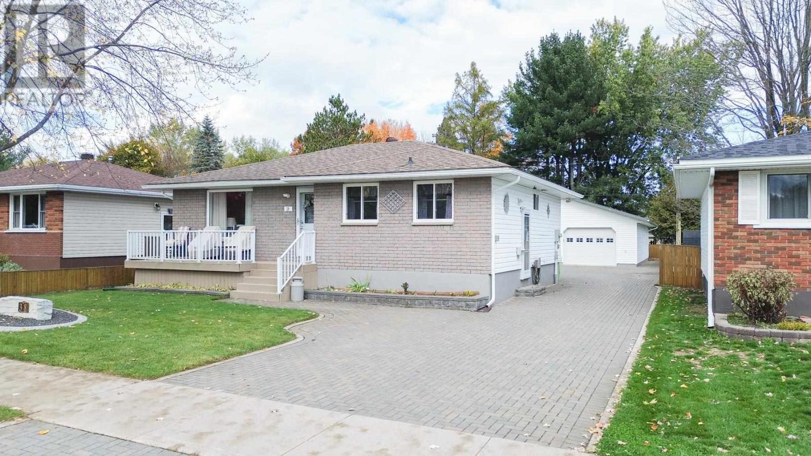 38 South Market St, Sault Ste Marie, Ontario  P6A 5G4 - Photo 1 - SM253057