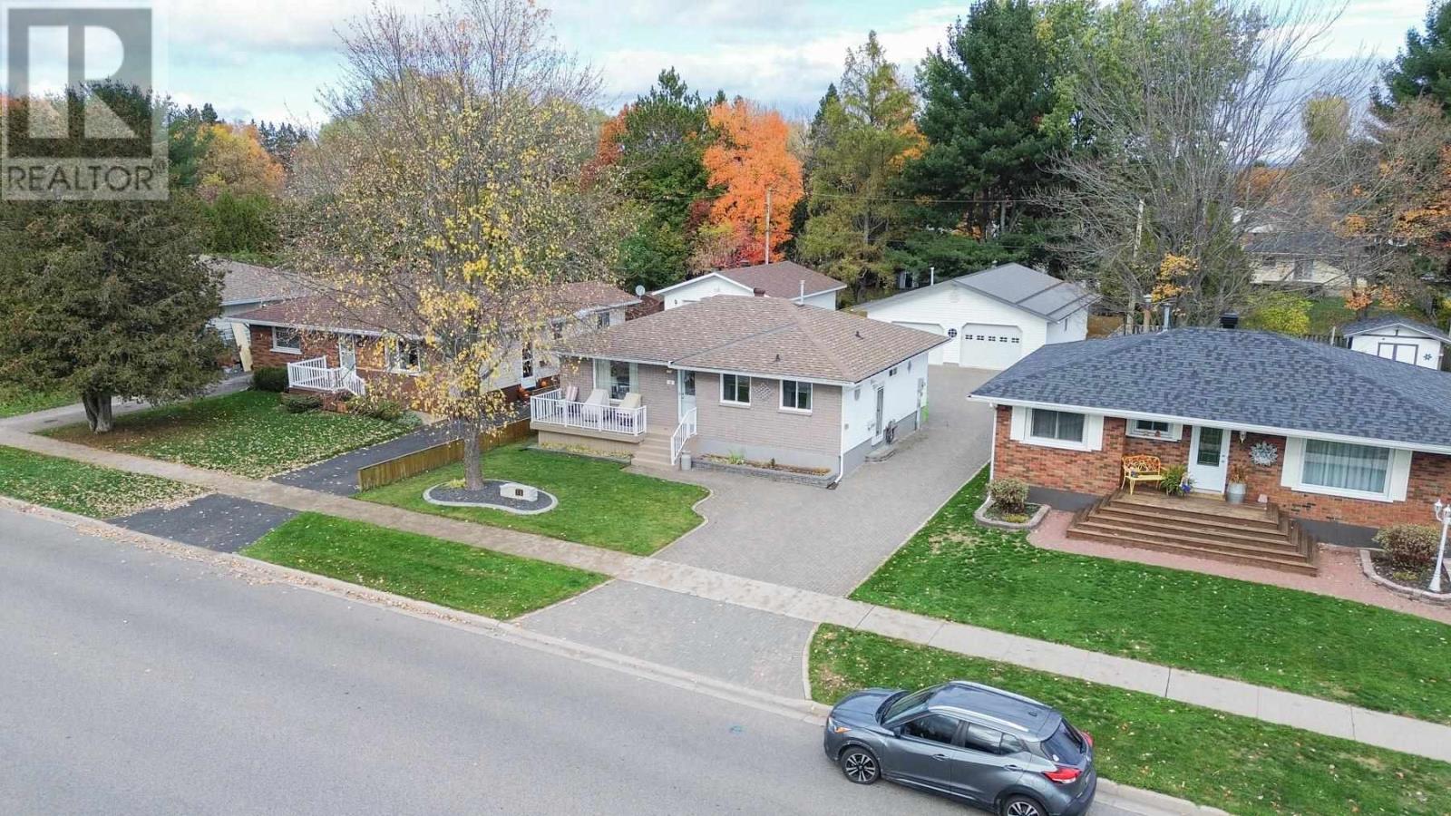 38 South Market St, Sault Ste Marie, Ontario  P6A 5G4 - Photo 2 - SM253057