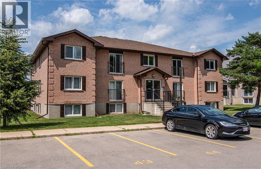 331 NORTHLAKE Drive Unit# 10, Waterloo, Ontario