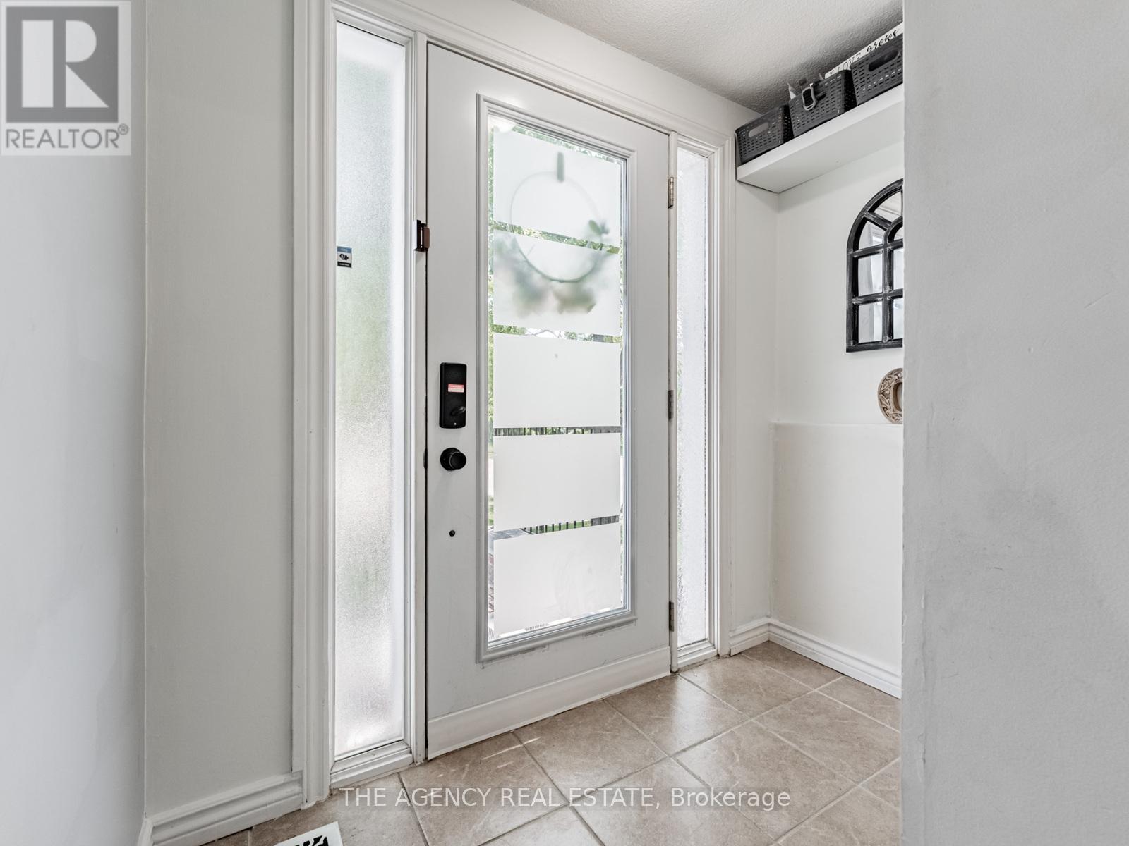 4 - 2445 Homelands Drive, Mississauga (Sheridan), Ontario  L5K 2C6 - Photo 4 - W12503100