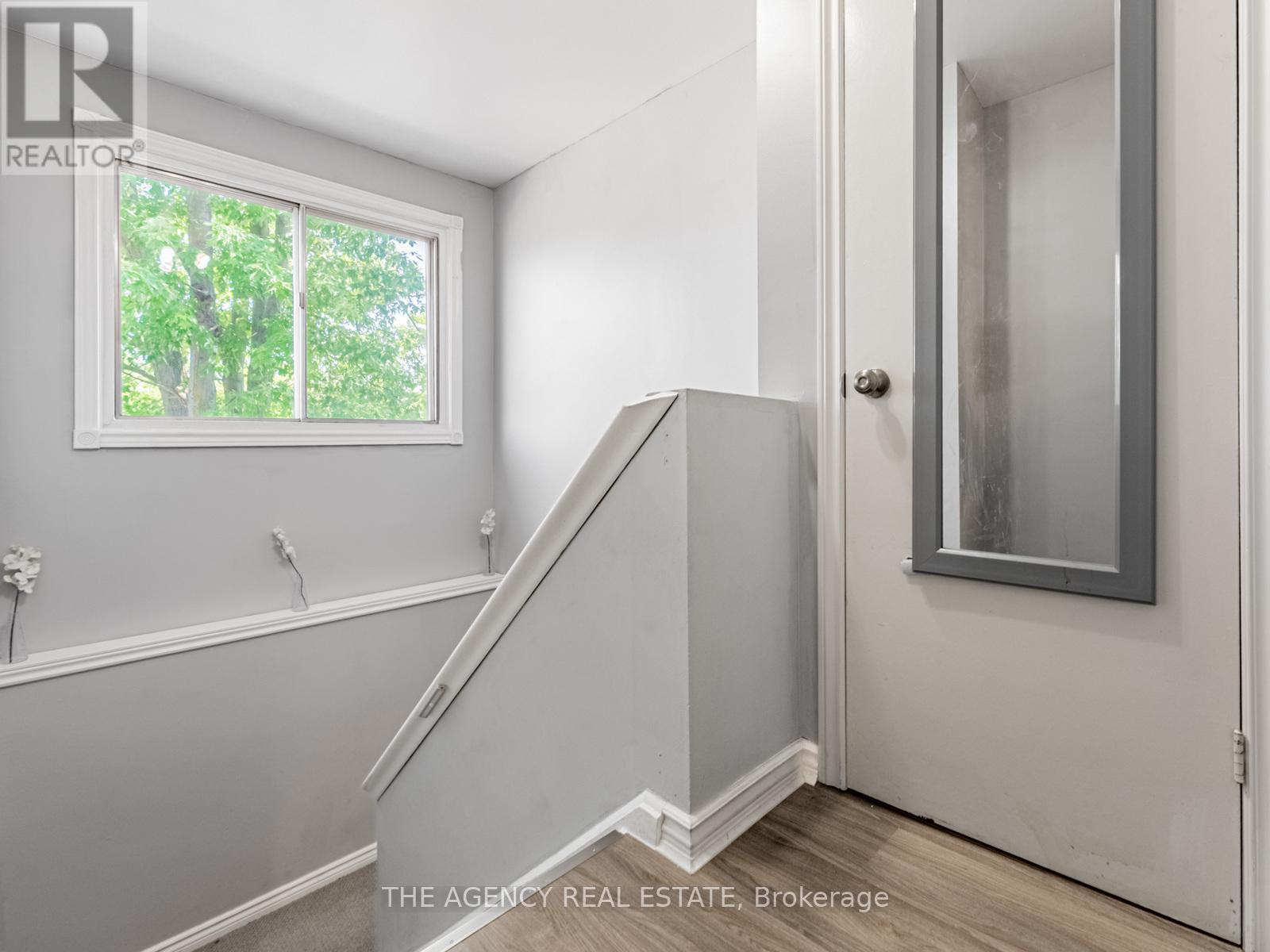 4 - 2445 Homelands Drive, Mississauga (Sheridan), Ontario  L5K 2C6 - Photo 5 - W12503100