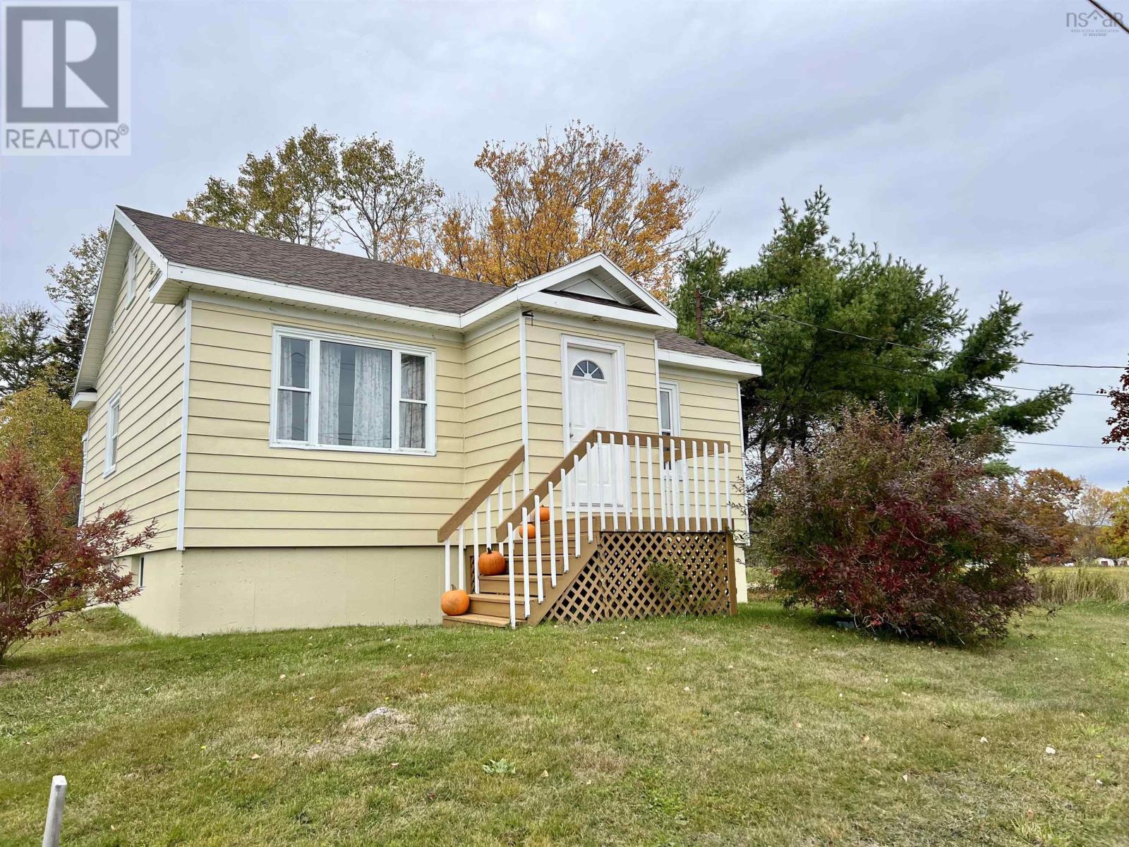 60 Crestdale Drive, Sydney Forks, Nova Scotia  B1L 1A1 - Photo 4 - 202525977