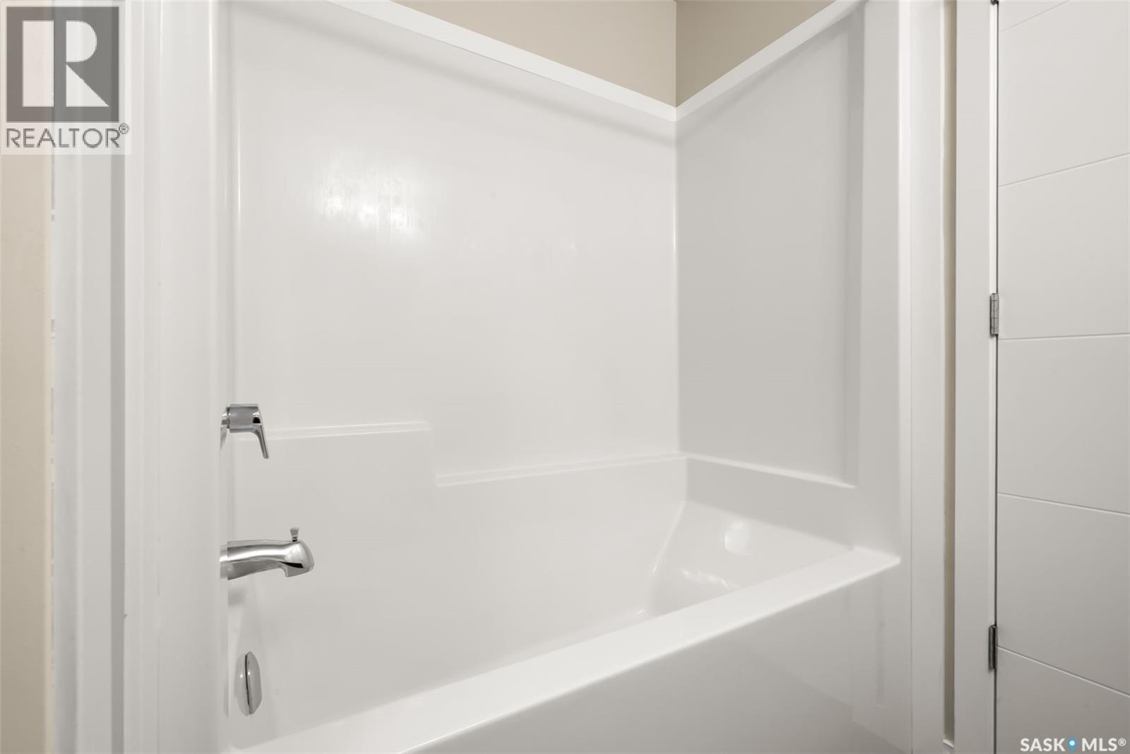 3917 James Hill Road, Regina, Saskatchewan  S4W 0N8 - Photo 19 - SK020064