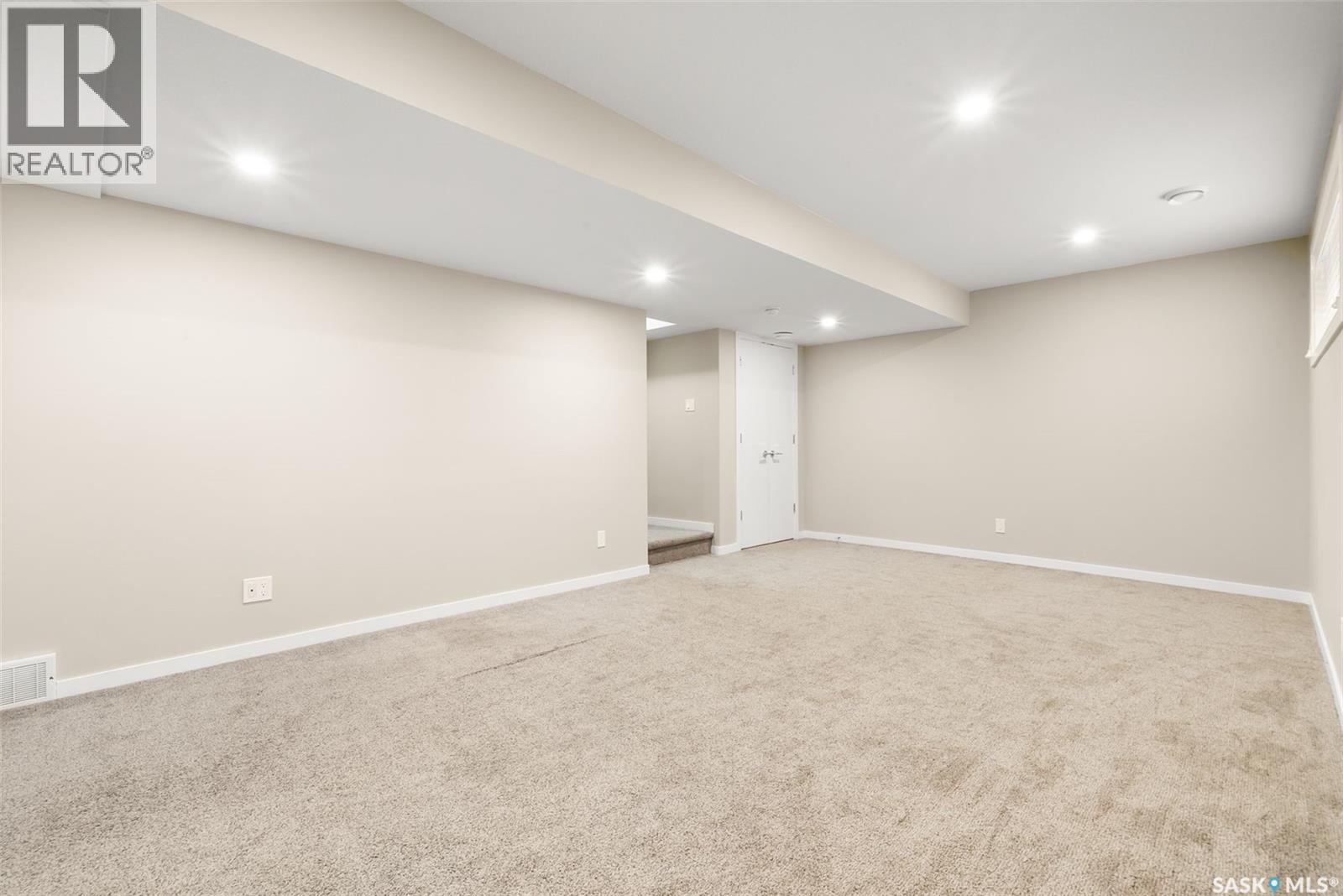 3917 James Hill Road, Regina, Saskatchewan  S4W 0N8 - Photo 26 - SK020064