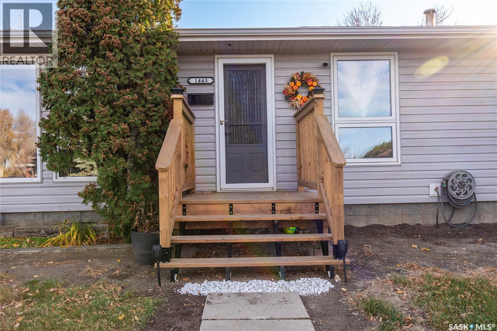 1443 Smith Street W, Moose Jaw, Saskatchewan  S6H 6W6 - Photo 3 - SK022243