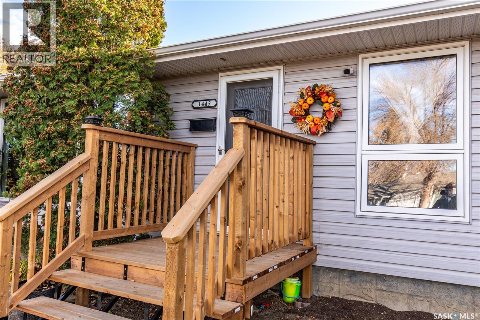 1443 Smith Street W, Moose Jaw, Saskatchewan  S6H 6W6 - Photo 2 - SK022243