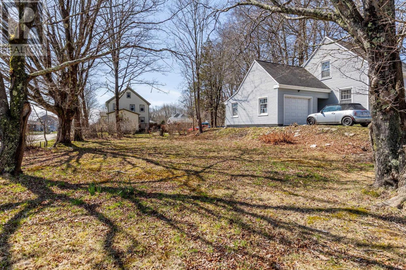 91 Cliff Street, Yarmouth, Nova Scotia  B5A 3J7 - Photo 27 - 202527103