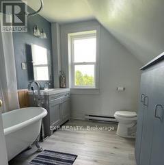 2382 Matawatchan Road, Greater Madawaska, Ontario  K0J 2R0 - Photo 5 - X12209777