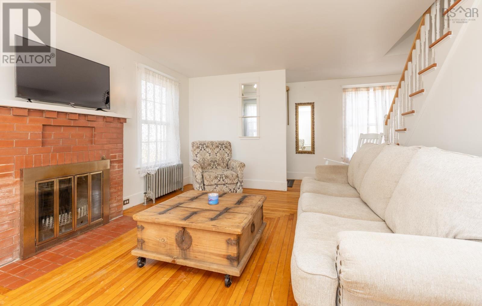 91 Cliff Street, Yarmouth, Nova Scotia  B5A 3J7 - Photo 6 - 202527103