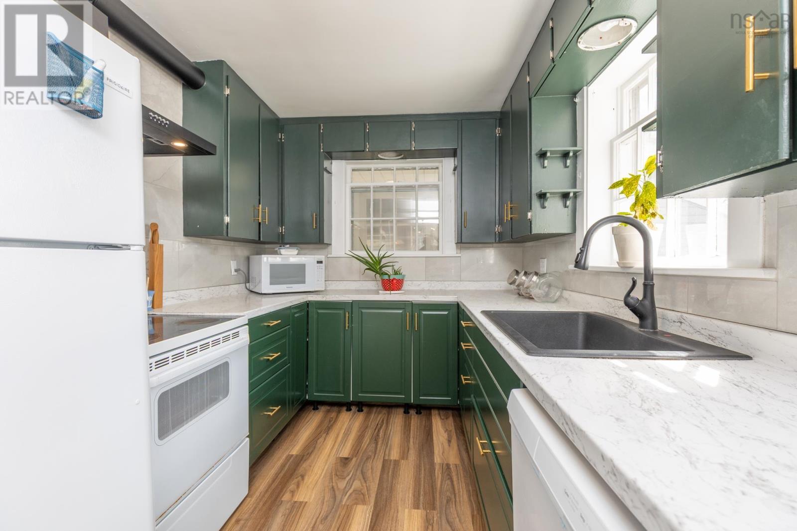 91 Cliff Street, Yarmouth, Nova Scotia  B5A 3J7 - Photo 7 - 202527103