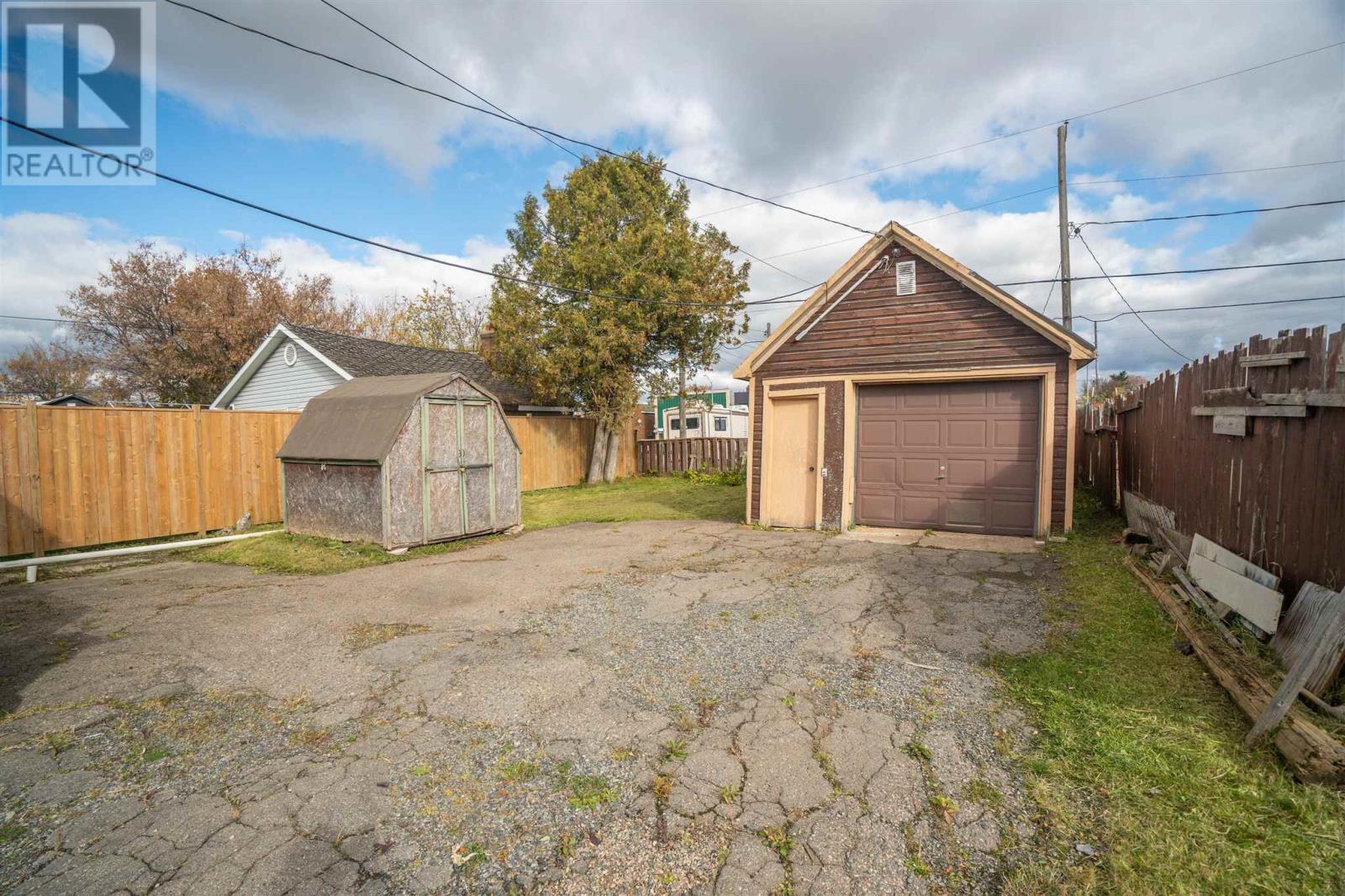 282 Sixth Ave, Sault Ste. Marie, Ontario  P6C 4K8 - Photo 3 - SM253162