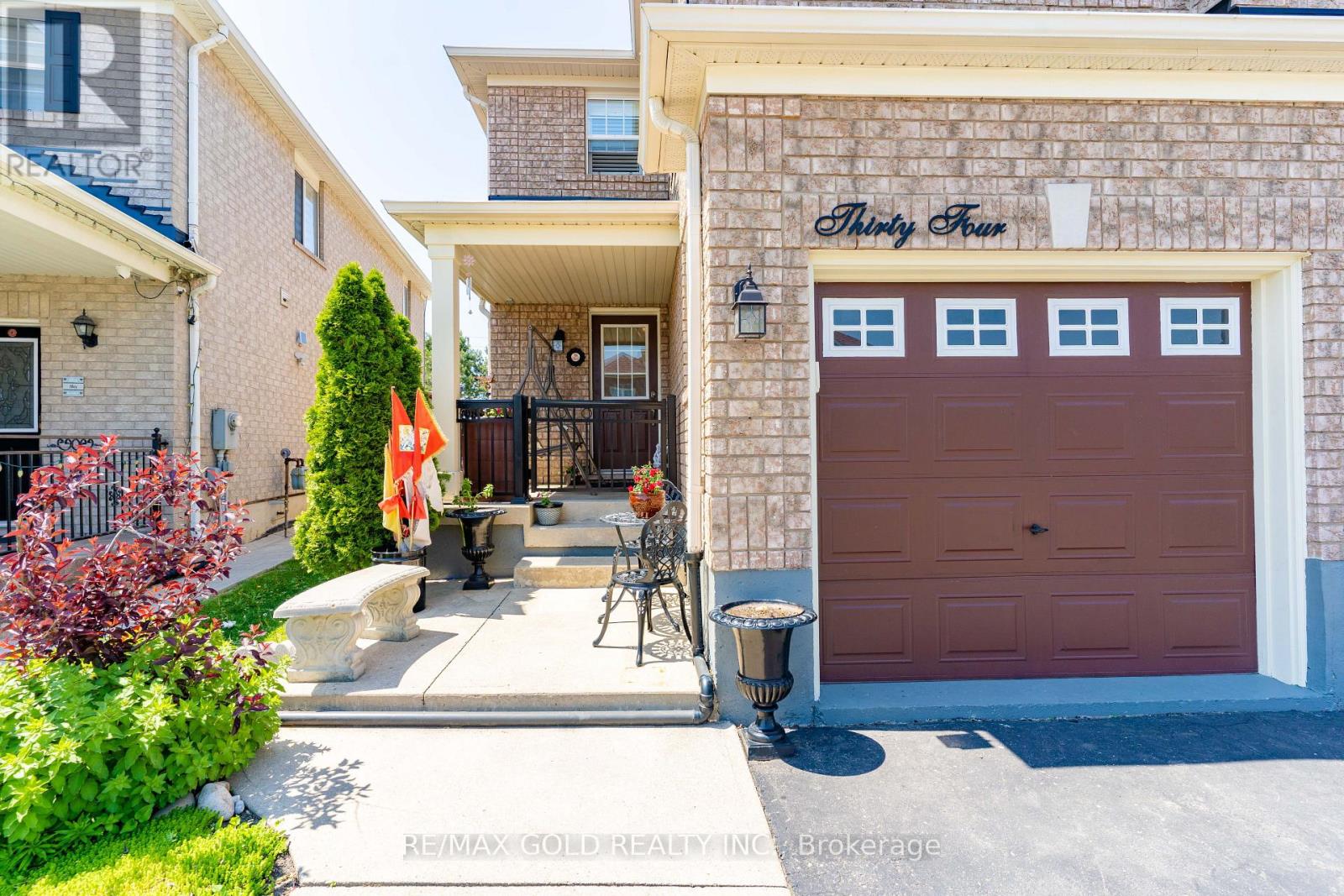 34 Jingle Crescent, Brampton, Ontario  L6S 0B2 - Photo 3 - W12495948