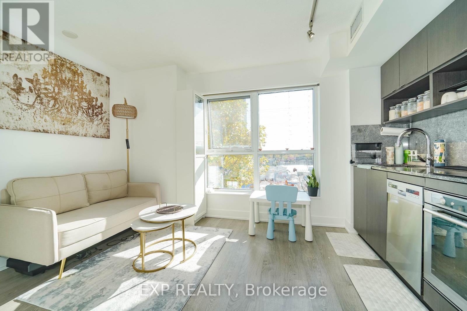 308a - 7 Mabelle Avenue, Toronto, Ontario  M9A 4X7 - Photo 5 - W12497486