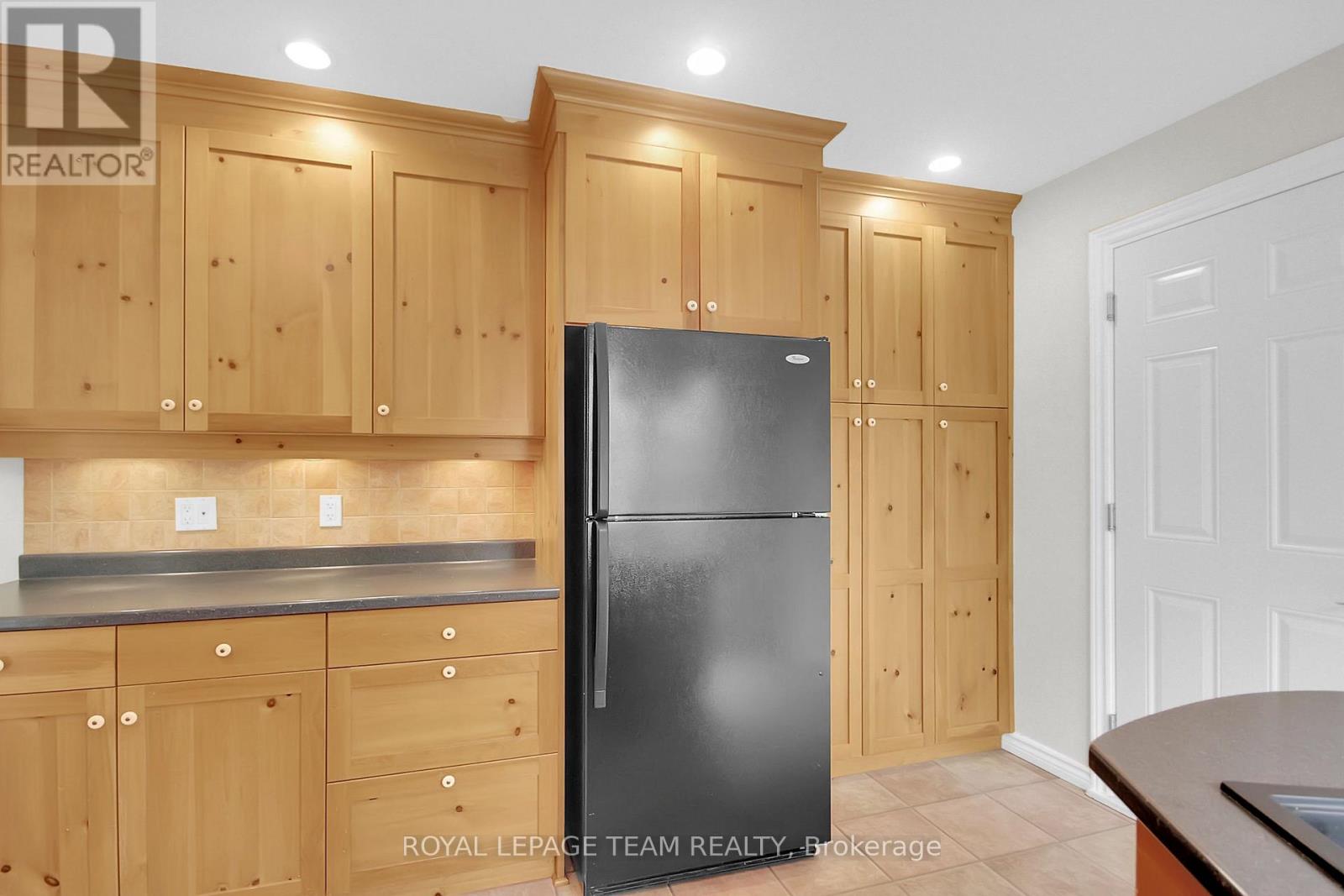 26 Jackson Court, Ottawa, Ontario  K2K 1B7 - Photo 8 - X12502862