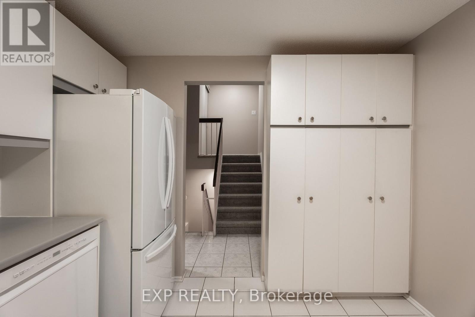 109 Woodfield Drive, Ottawa, Ontario  K2G 0A1 - Photo 10 - X12503002