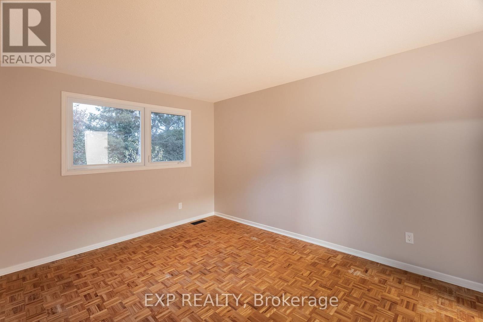 109 Woodfield Drive, Ottawa, Ontario  K2G 0A1 - Photo 12 - X12503002