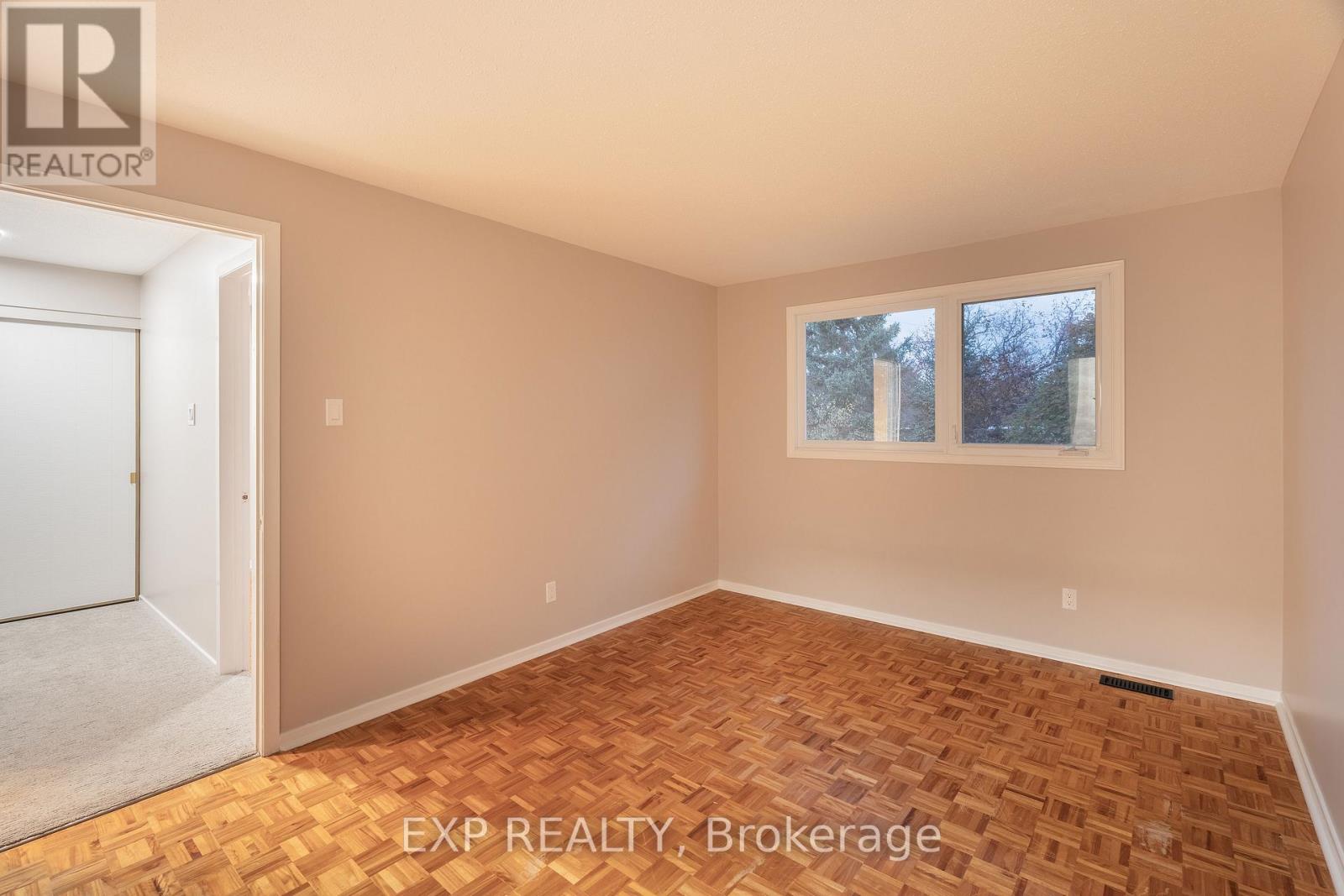 109 Woodfield Drive, Ottawa, Ontario  K2G 0A1 - Photo 15 - X12503002