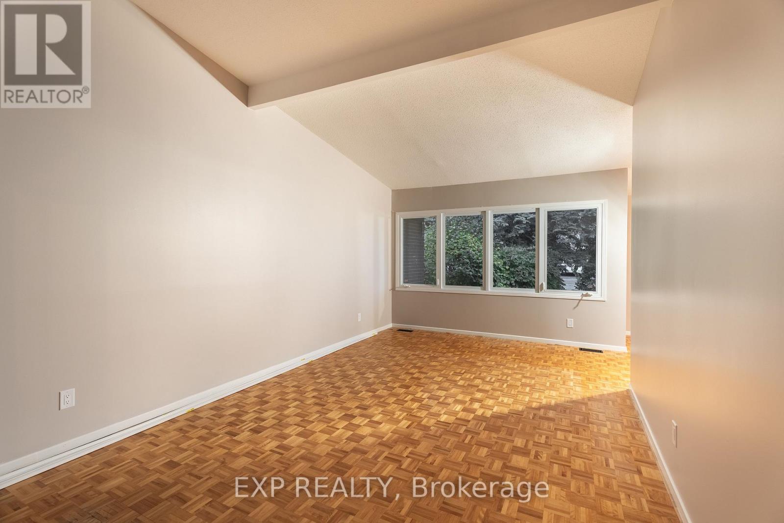 109 Woodfield Drive, Ottawa, Ontario  K2G 0A1 - Photo 4 - X12503002