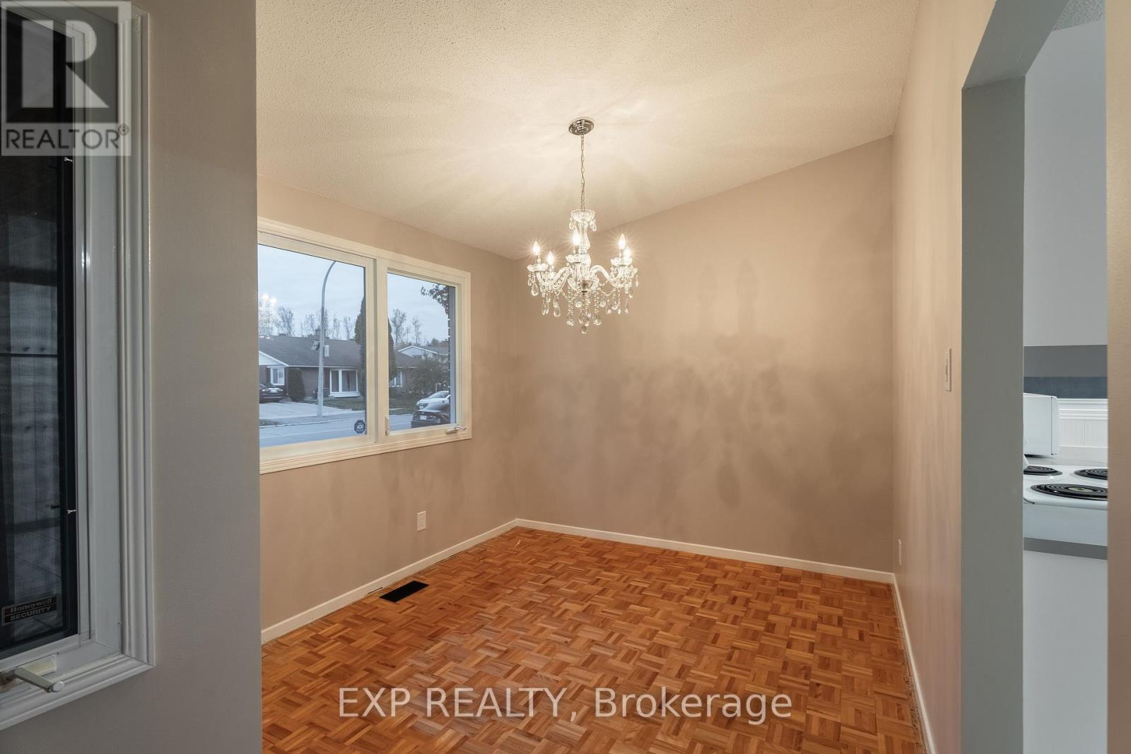 109 Woodfield Drive, Ottawa, Ontario  K2G 0A1 - Photo 6 - X12503002