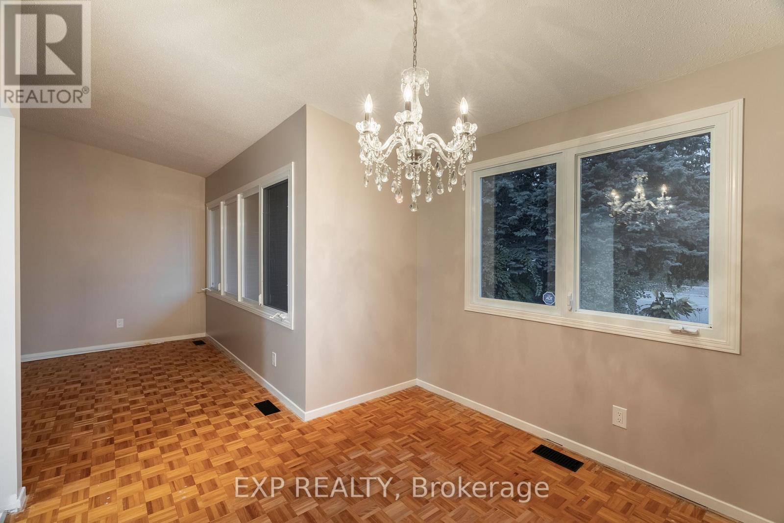 109 Woodfield Drive, Ottawa, Ontario  K2G 0A1 - Photo 7 - X12503002