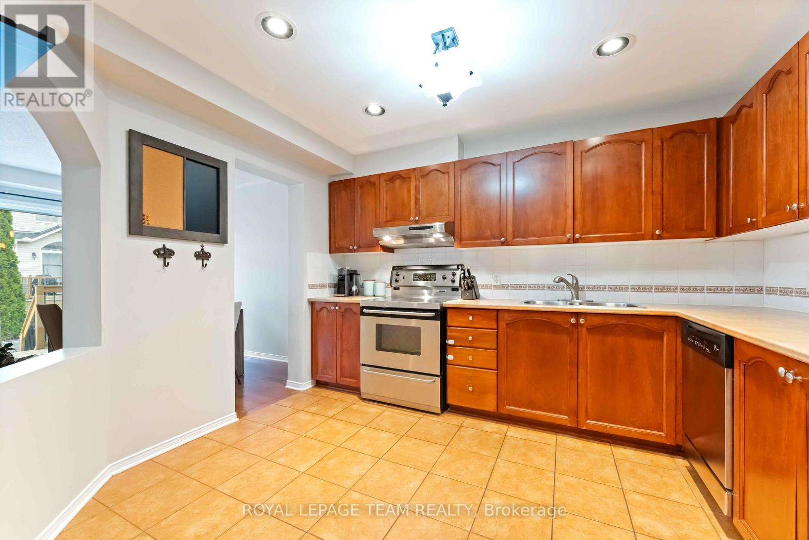 7 Fairpark Drive, Ottawa, Ontario  K2G 6X1 - Photo 13 - X12503032