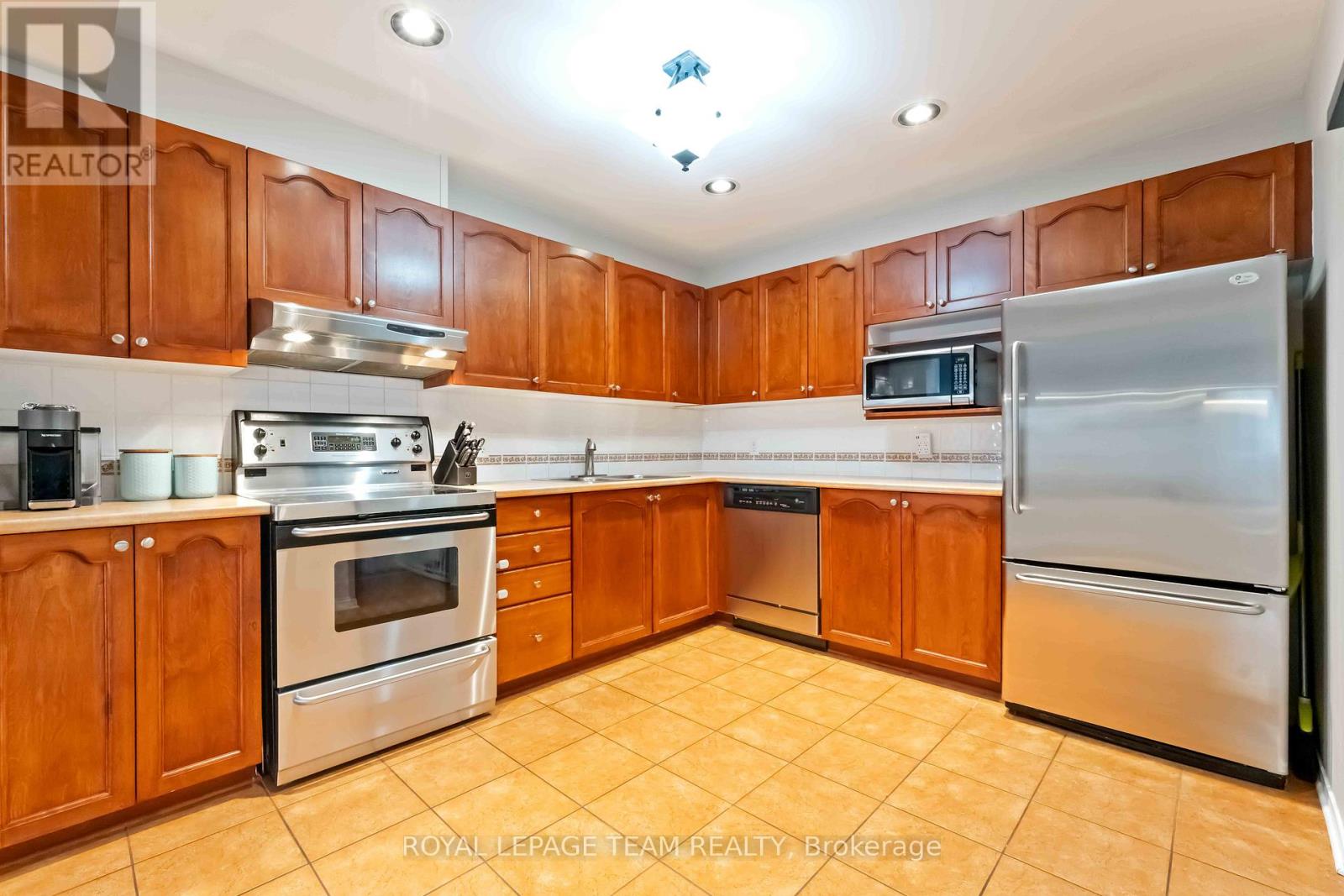 7 Fairpark Drive, Ottawa, Ontario  K2G 6X1 - Photo 15 - X12503032