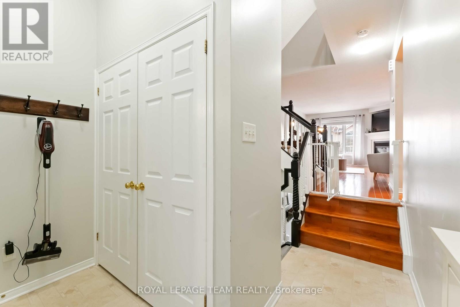 7 Fairpark Drive, Ottawa, Ontario  K2G 6X1 - Photo 4 - X12503032