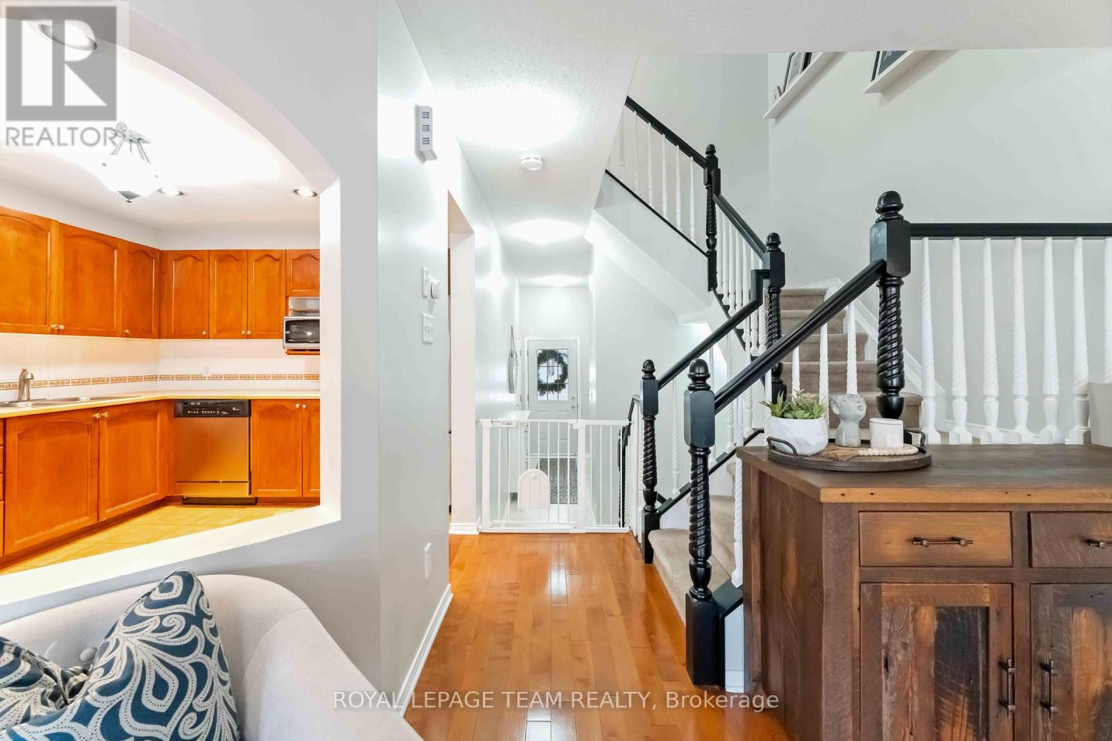 7 Fairpark Drive, Ottawa, Ontario  K2G 6X1 - Photo 5 - X12503032