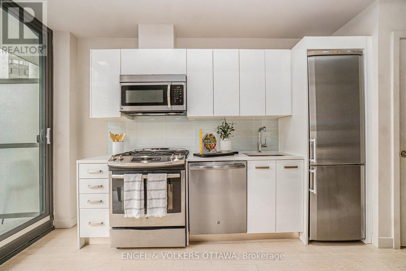 1113 - 224 Lyon Street, Ottawa, Ontario  K1R 5V9 - Photo 6 - X12503136