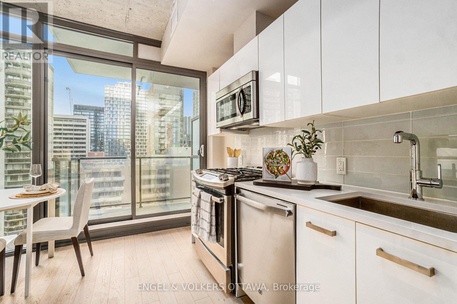 1113 - 224 Lyon Street, Ottawa, Ontario  K1R 5V9 - Photo 7 - X12503136