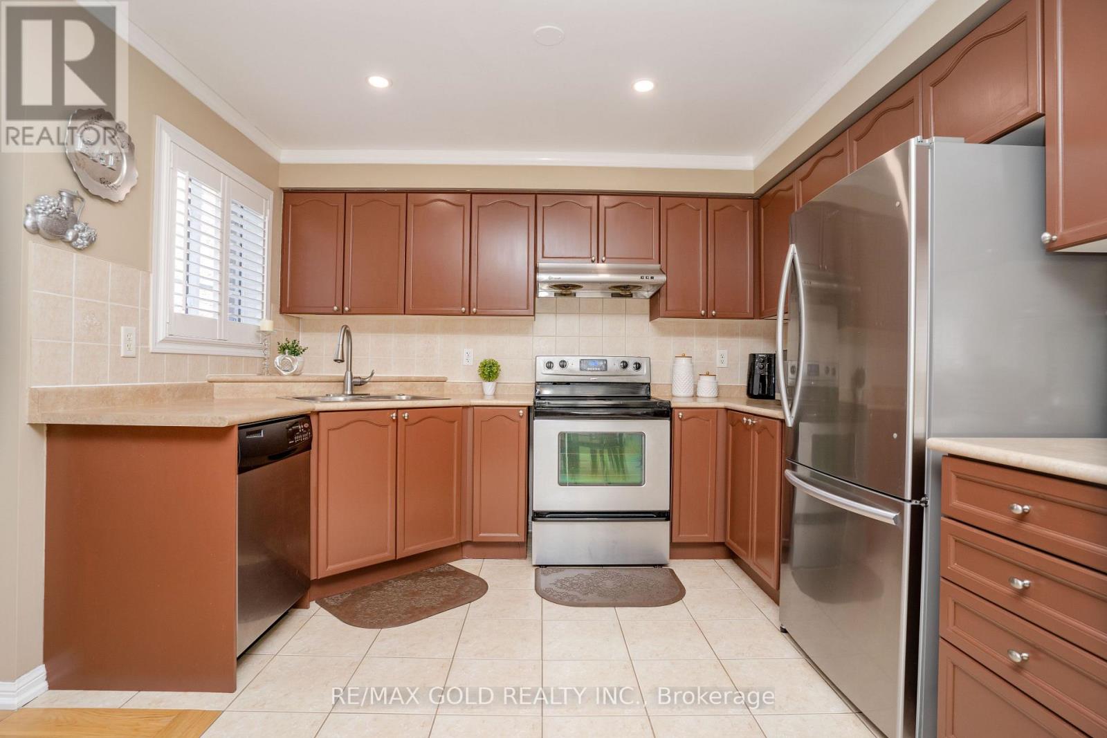 34 Jingle Crescent, Brampton, Ontario  L6S 0B2 - Photo 12 - W12495948