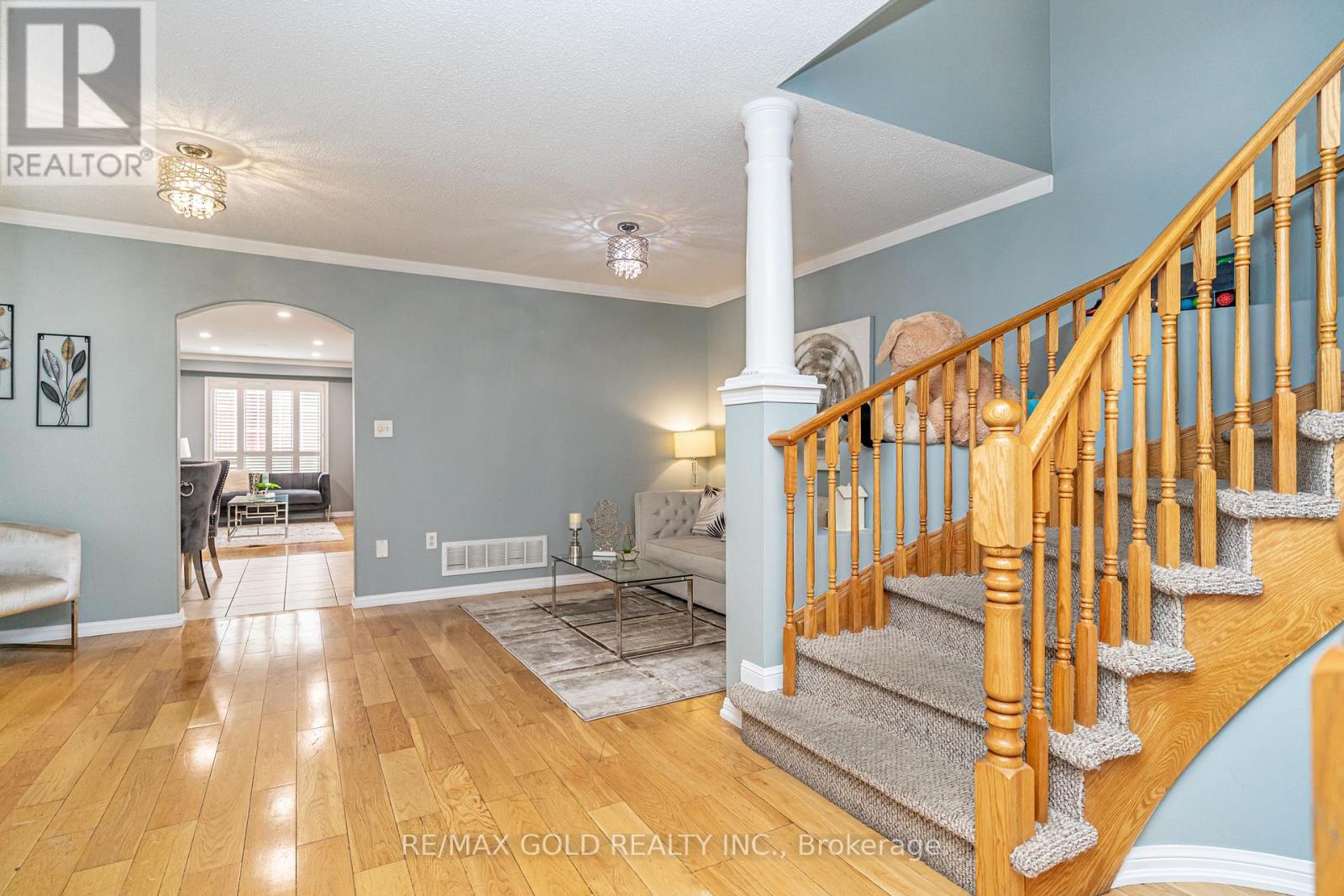 34 Jingle Crescent, Brampton, Ontario  L6S 0B2 - Photo 4 - W12495948