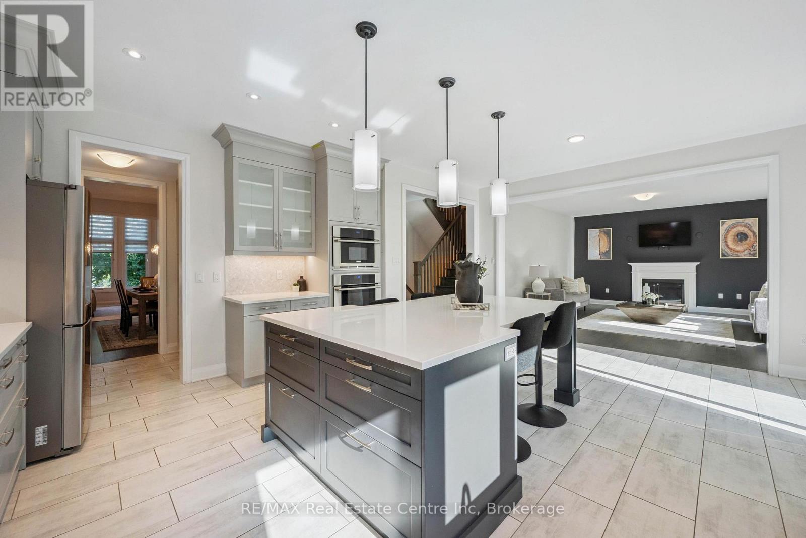 31 EMENY LANE, Guelph, Ontario