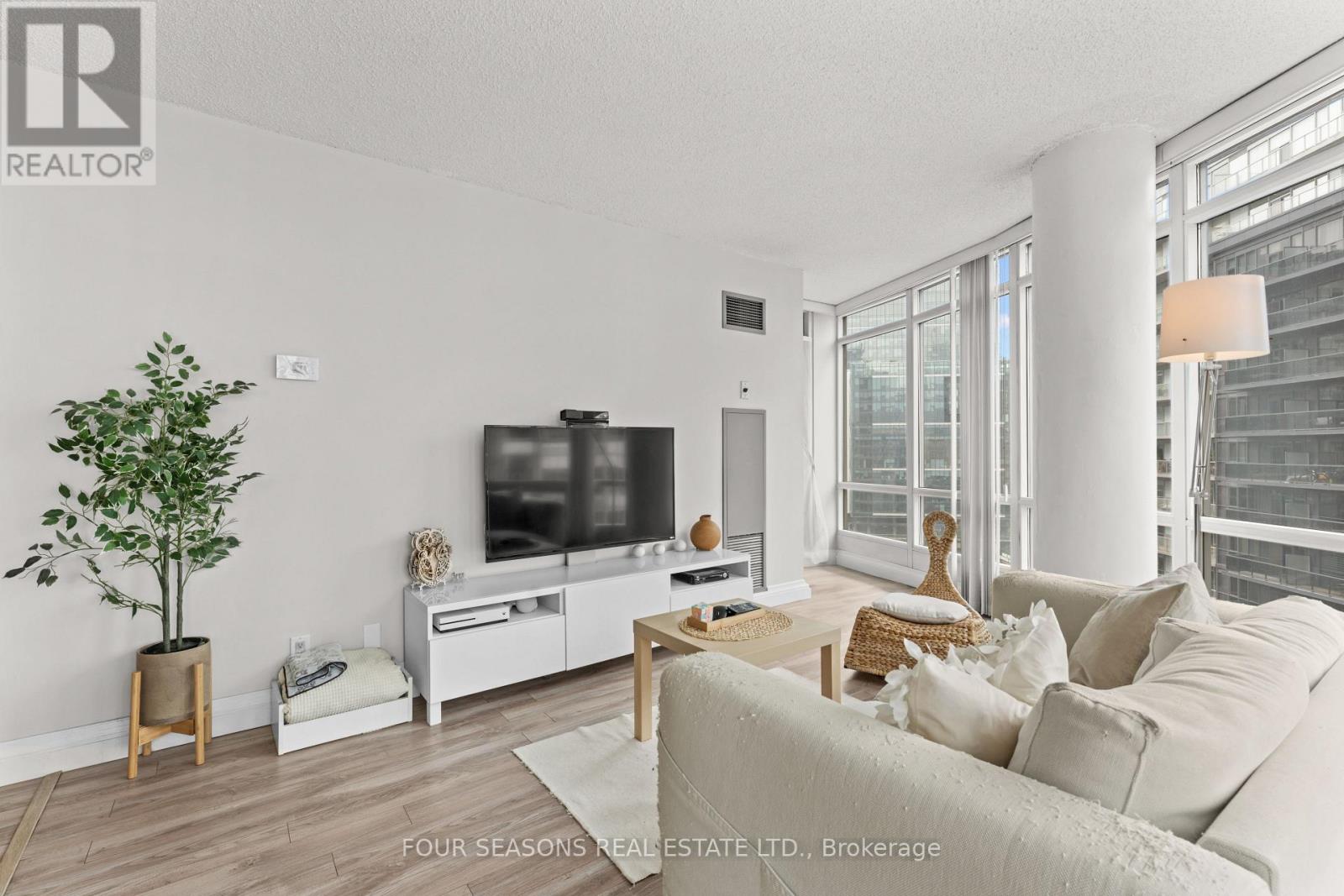 2510 - 361 Front Street W, Toronto, Ontario  M5V 3R5 - Photo 2 - C12502658