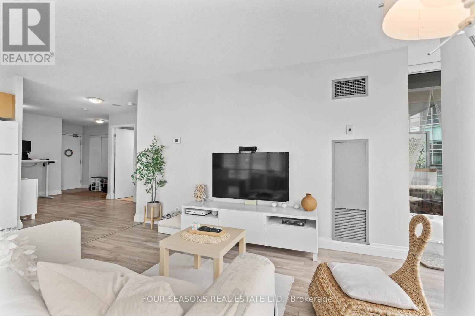 2510 - 361 Front Street W, Toronto, Ontario  M5V 3R5 - Photo 3 - C12502658