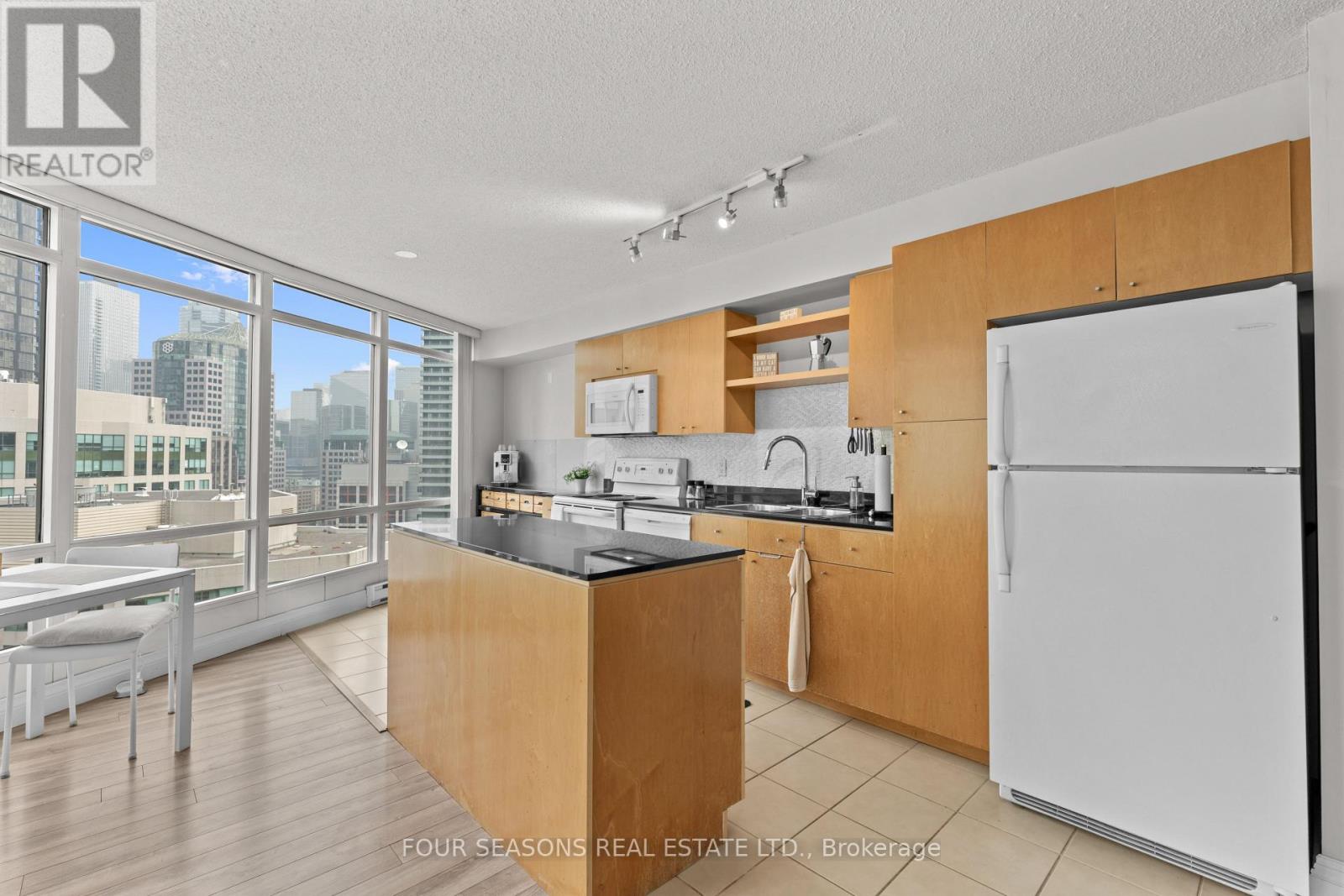 2510 - 361 Front Street W, Toronto, Ontario  M5V 3R5 - Photo 4 - C12502658