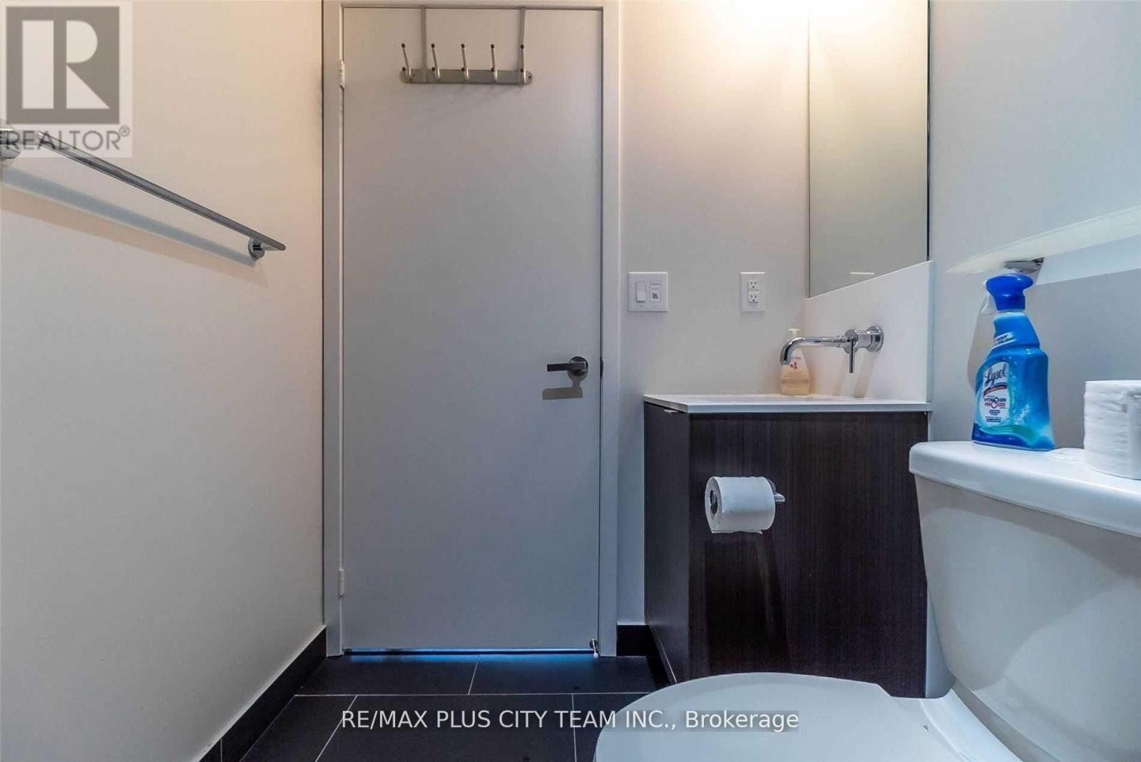 2511 - 88 Harbour Street, Toronto, Ontario  M5J 1B7 - Photo 8 - C12502778